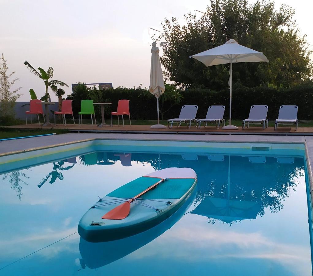 Banana Moon Aparthotel Adelianos Kampos Exterior foto