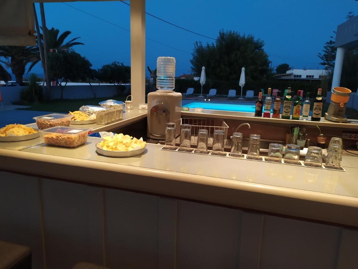Banana Moon Aparthotel Adelianos Kampos Exterior foto