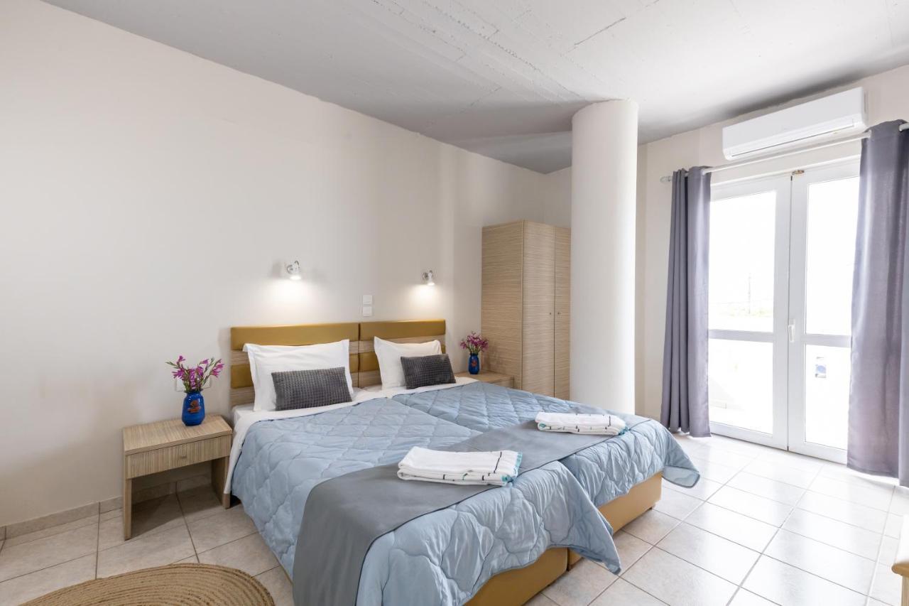 Banana Moon Aparthotel Adelianos Kampos Exterior foto