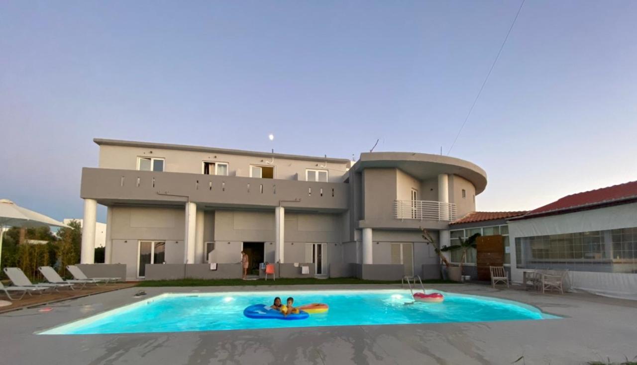 Banana Moon Aparthotel Adelianos Kampos Exterior foto