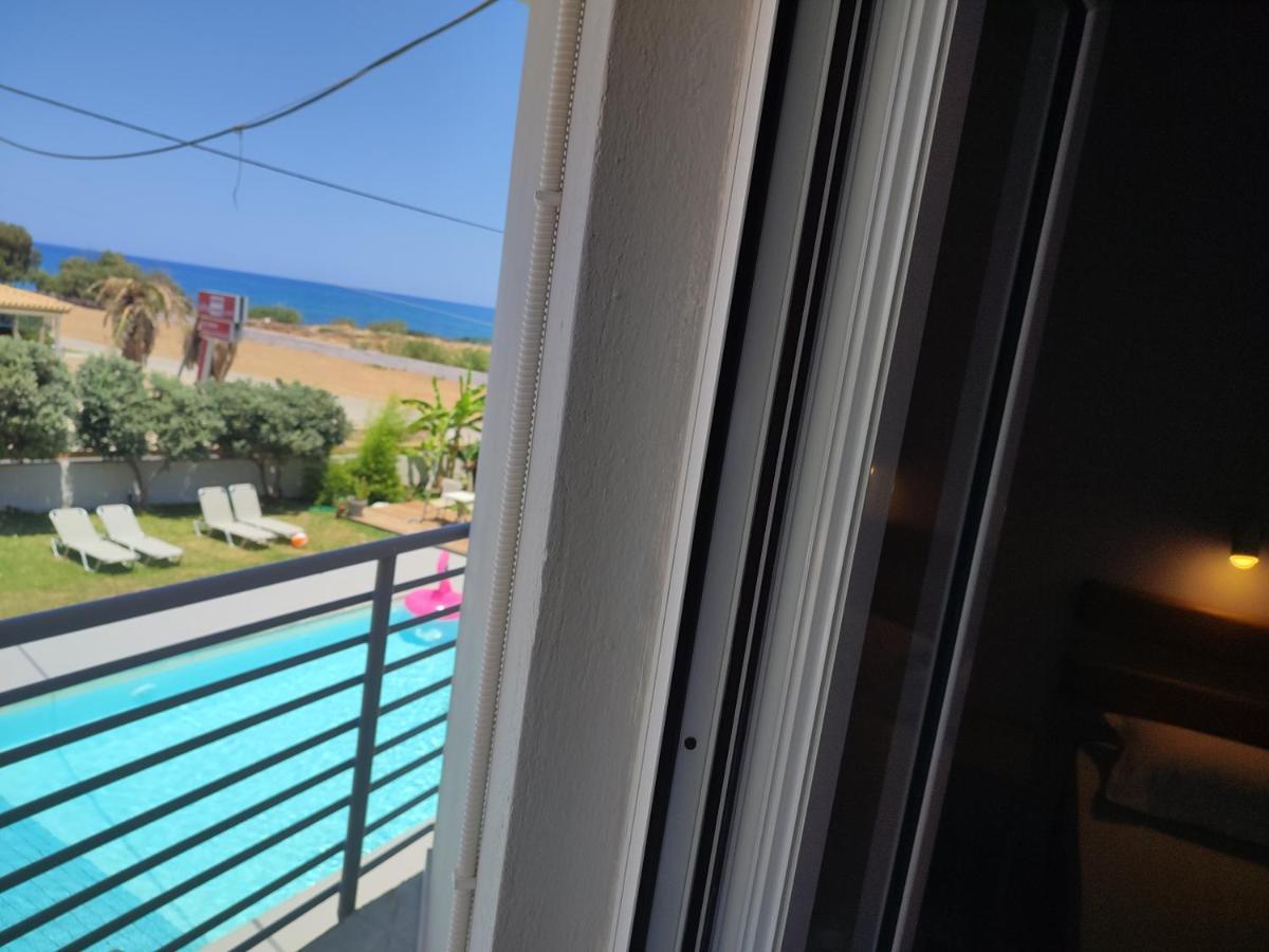 Banana Moon Aparthotel Adelianos Kampos Exterior foto