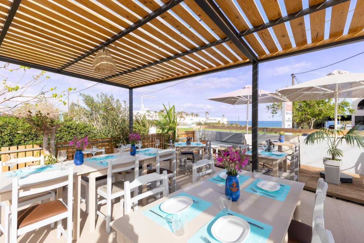 Banana Moon Aparthotel Adelianos Kampos Exterior foto