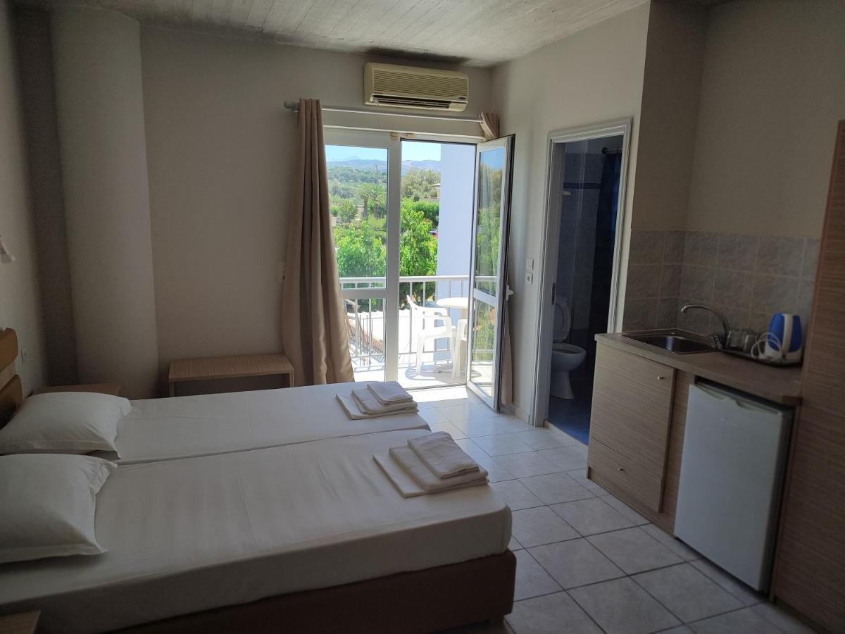 Banana Moon Aparthotel Adelianos Kampos Exterior foto