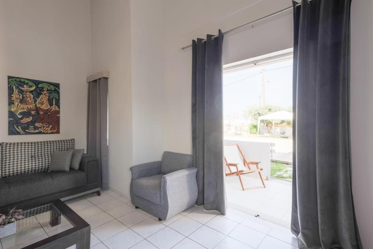 Banana Moon Aparthotel Adelianos Kampos Exterior foto