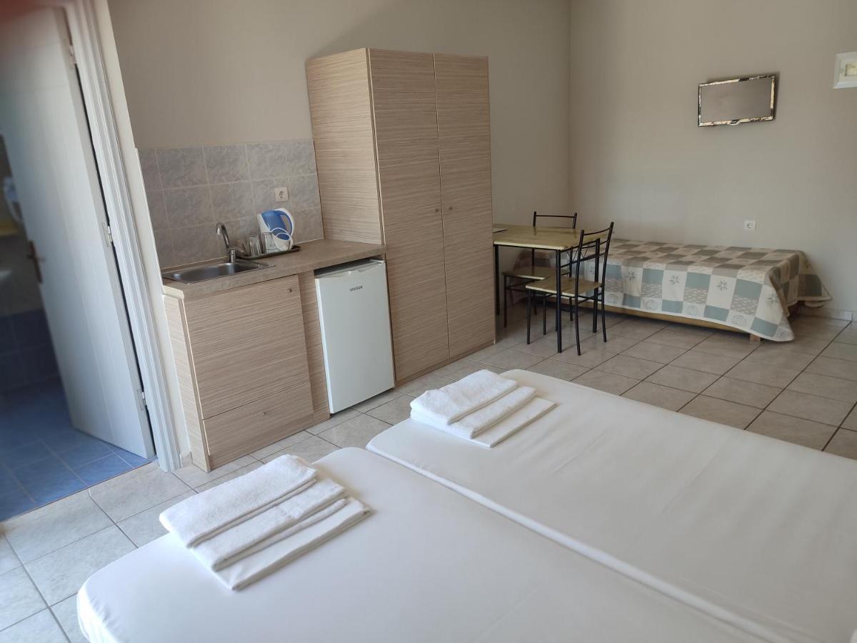 Banana Moon Aparthotel Adelianos Kampos Exterior foto