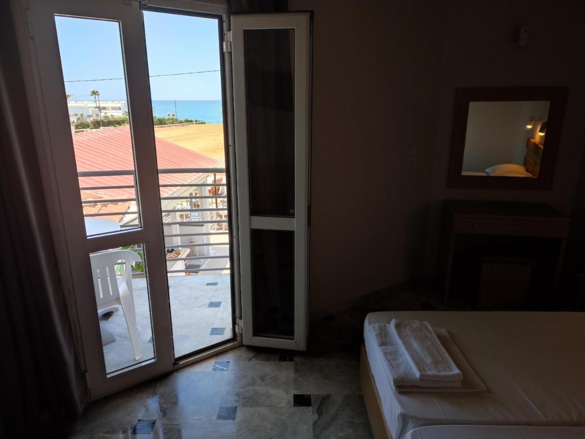 Banana Moon Aparthotel Adelianos Kampos Exterior foto